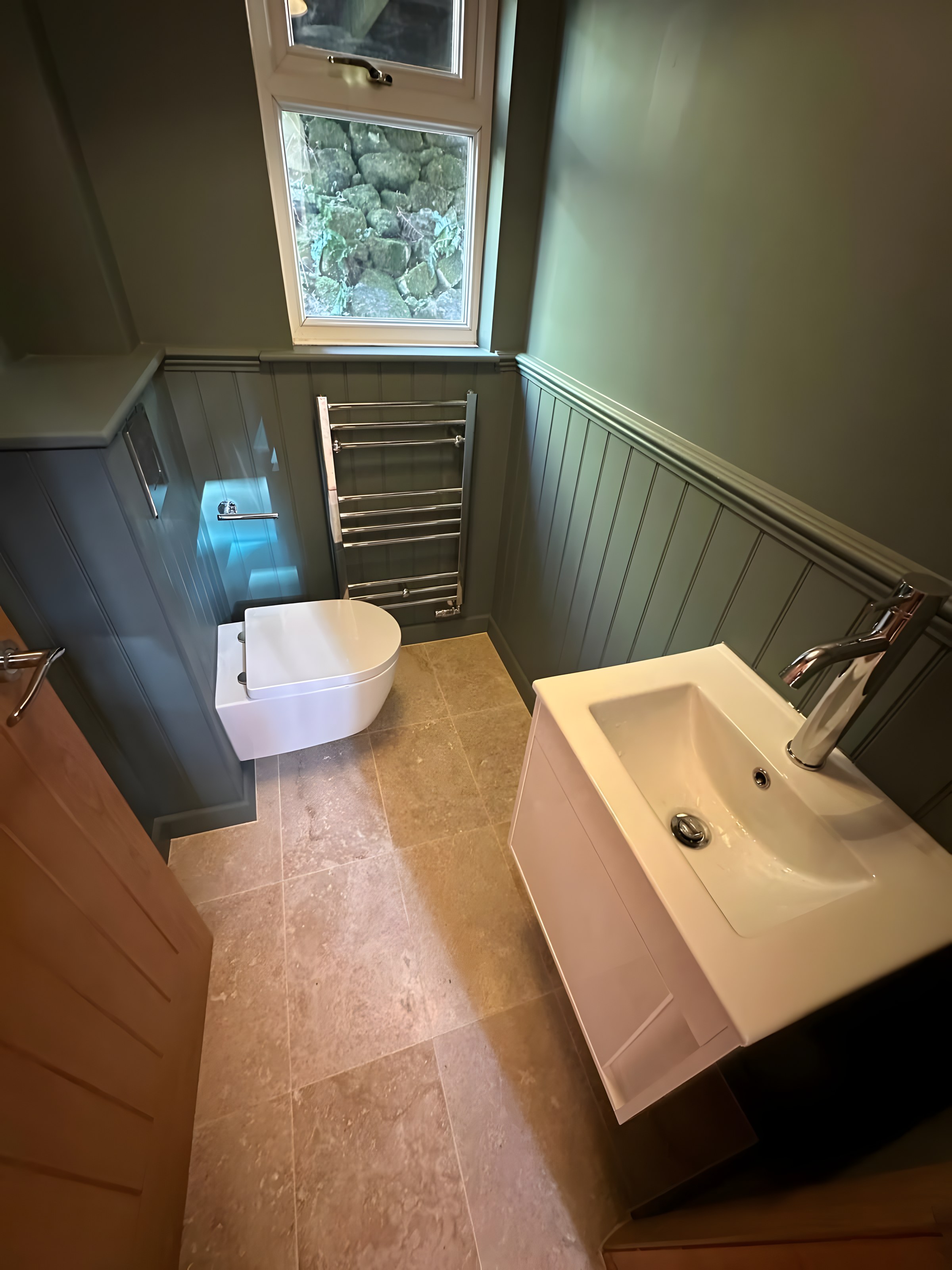 Cloakroom with green tongue-and-groove panelling